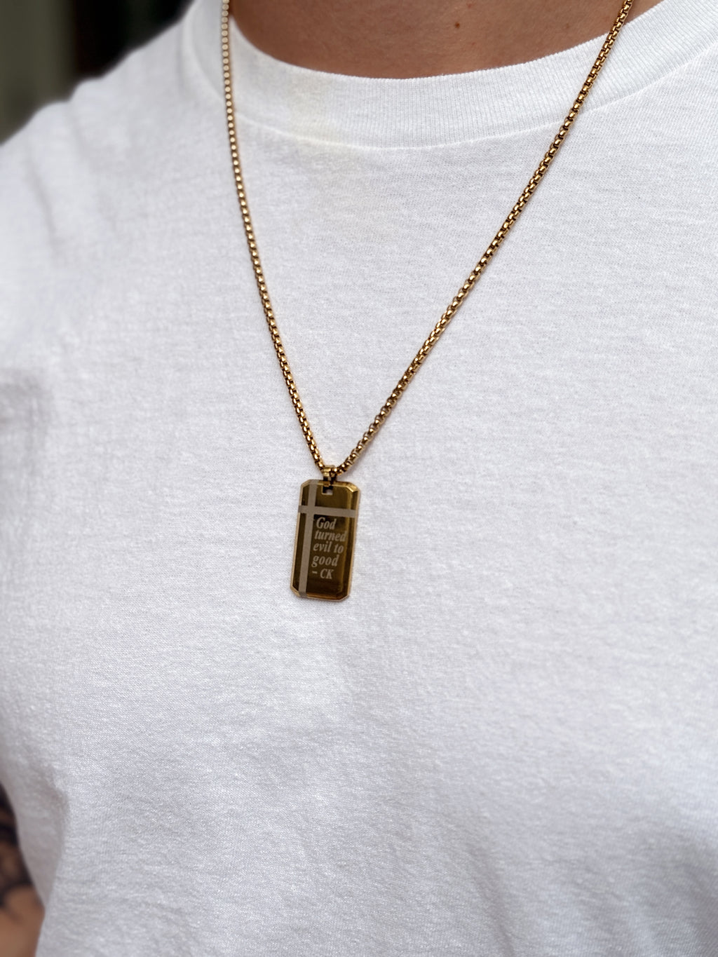 Bold Cross Pendant Necklace (Gold)
